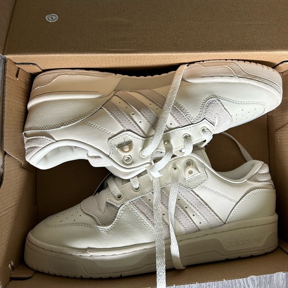 Adidas Rivalry - Women’s 9.5 - Picture 2 of 5